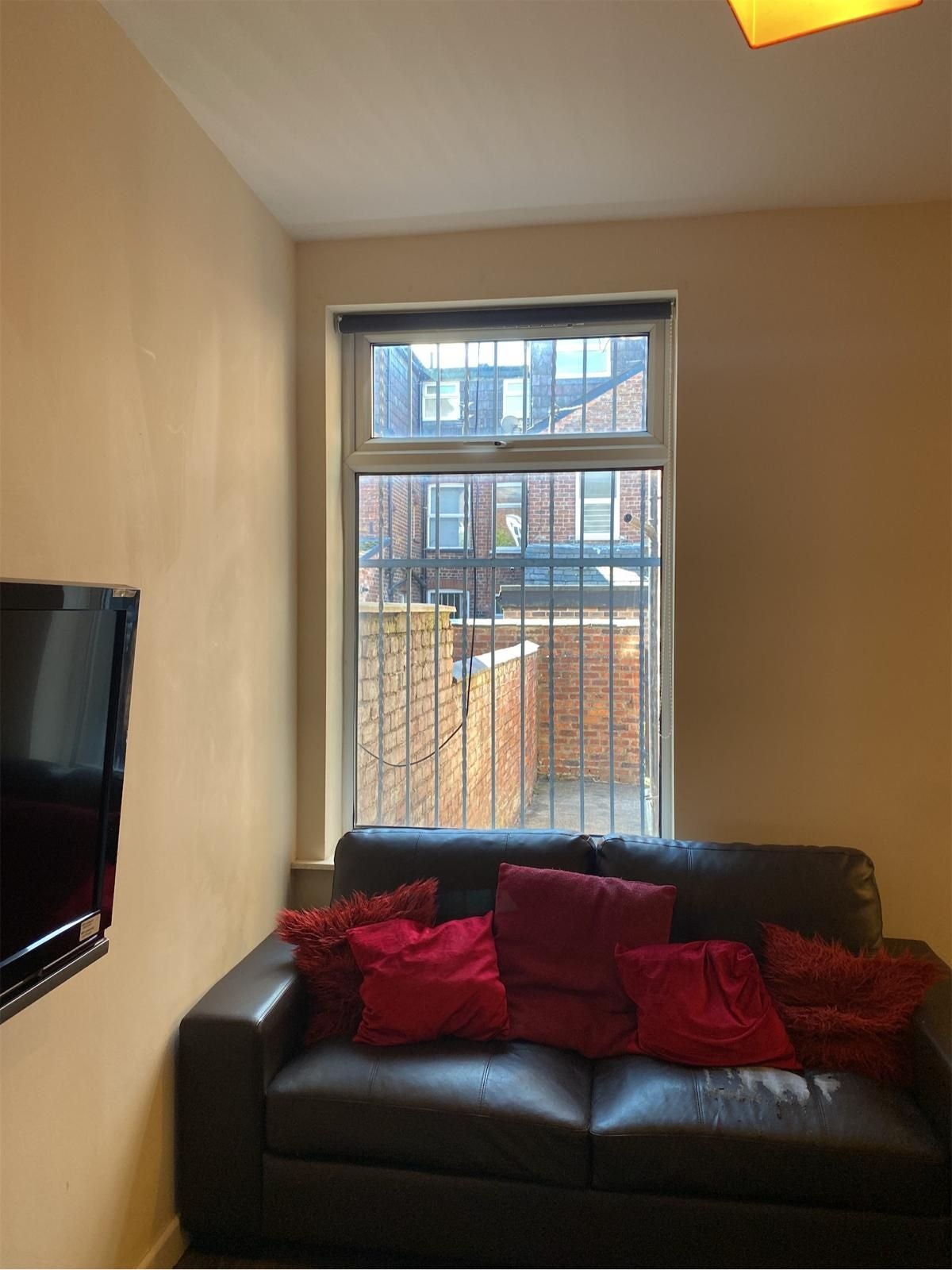 Room Cawdor Road in Manchester