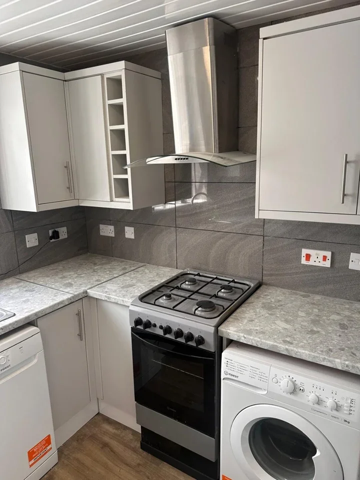Flat Rushey Green in Greater London