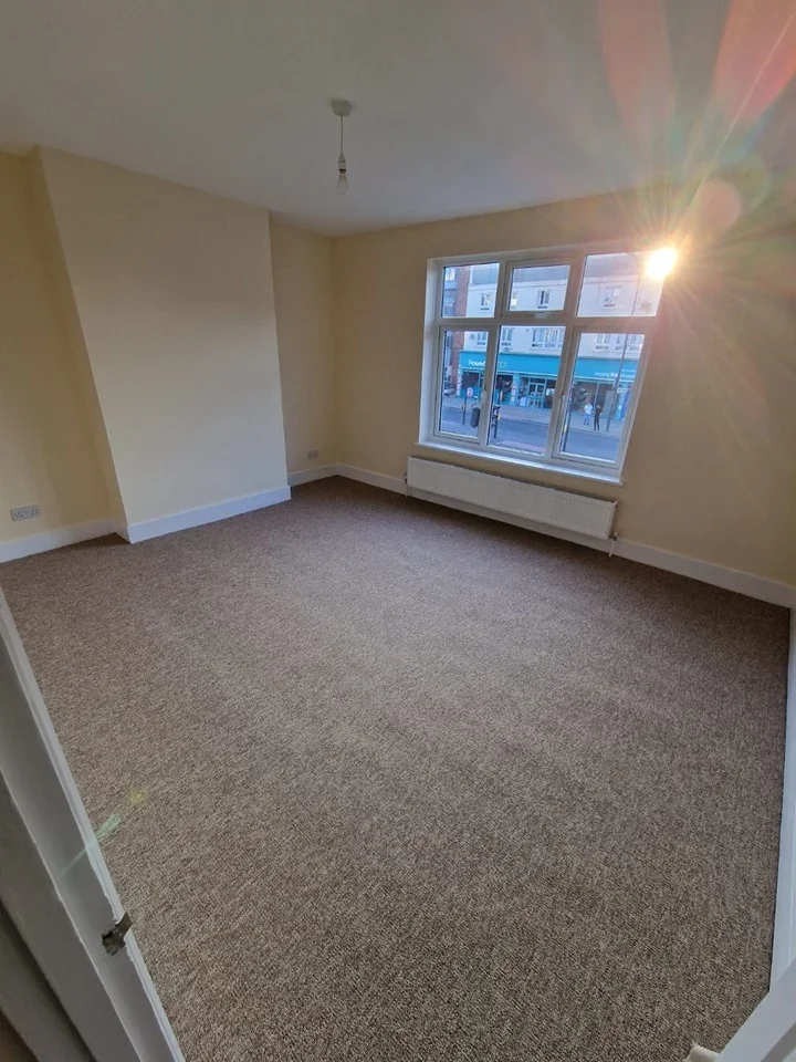 Flat Rushey Green in Greater London