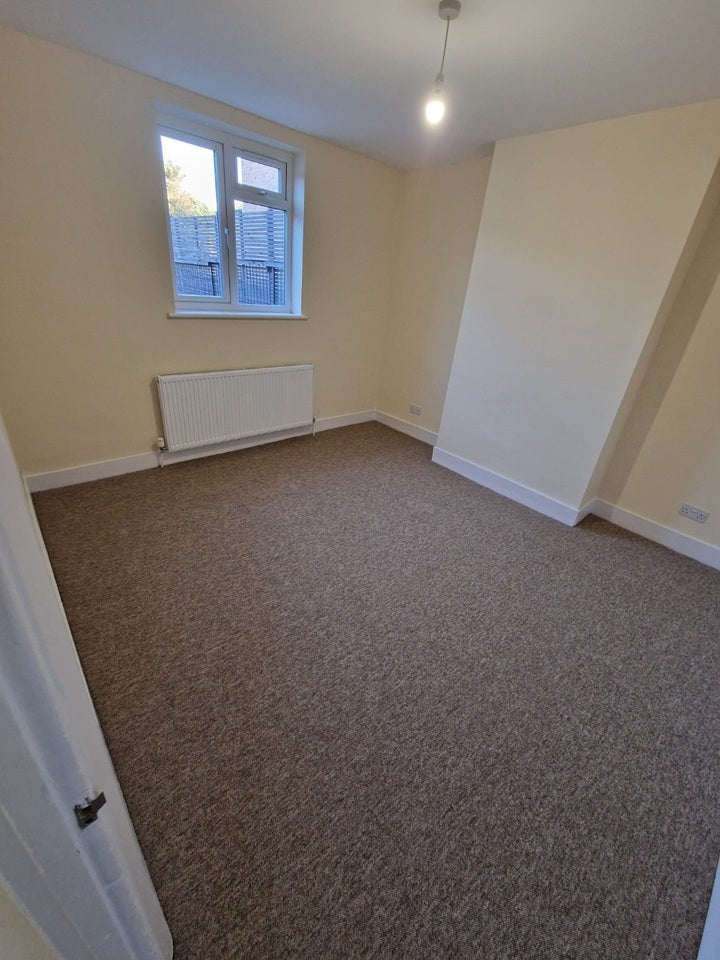 Flat Rushey Green in Greater London