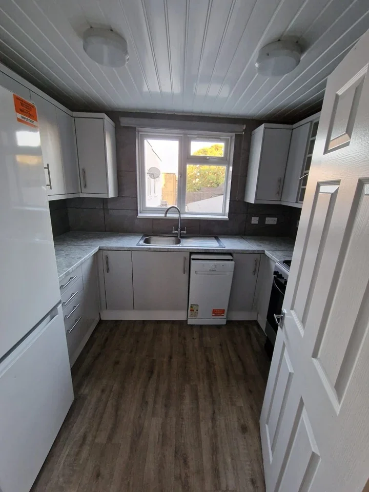 Flat Rushey Green in Greater London