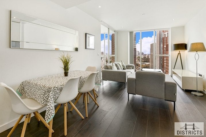 Flat Wyvil Road in Greater London