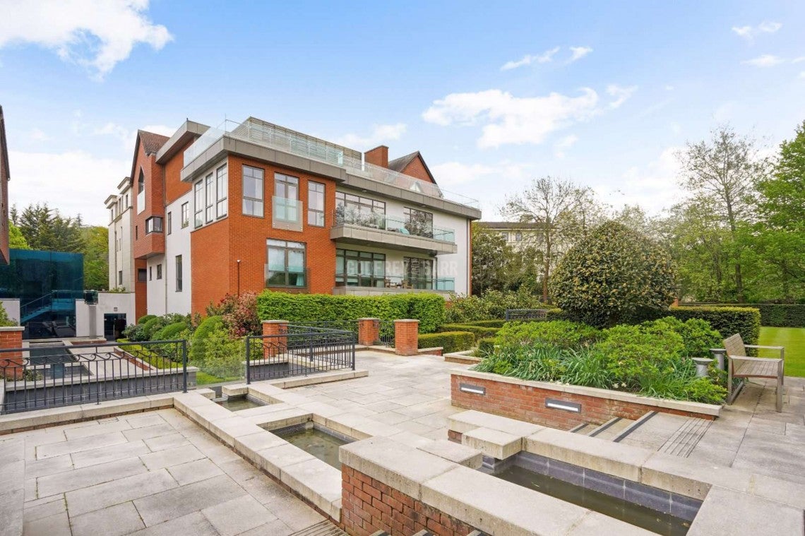 Flat The Bishops Avenue in Greater London