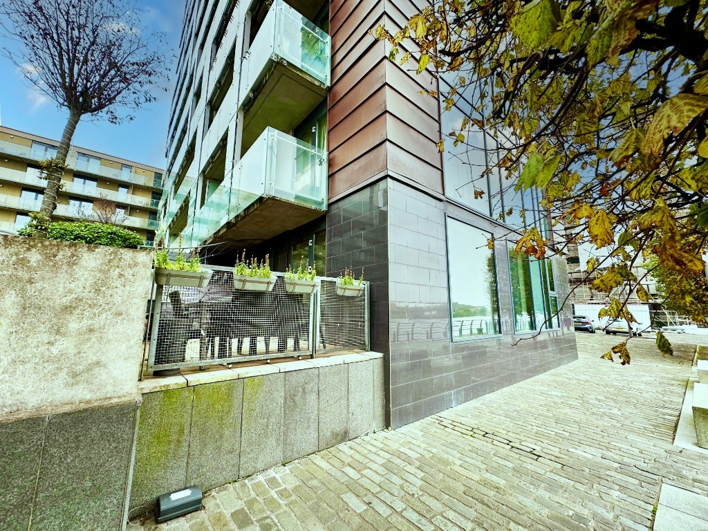 Flat Castlebank Place in Glasgow