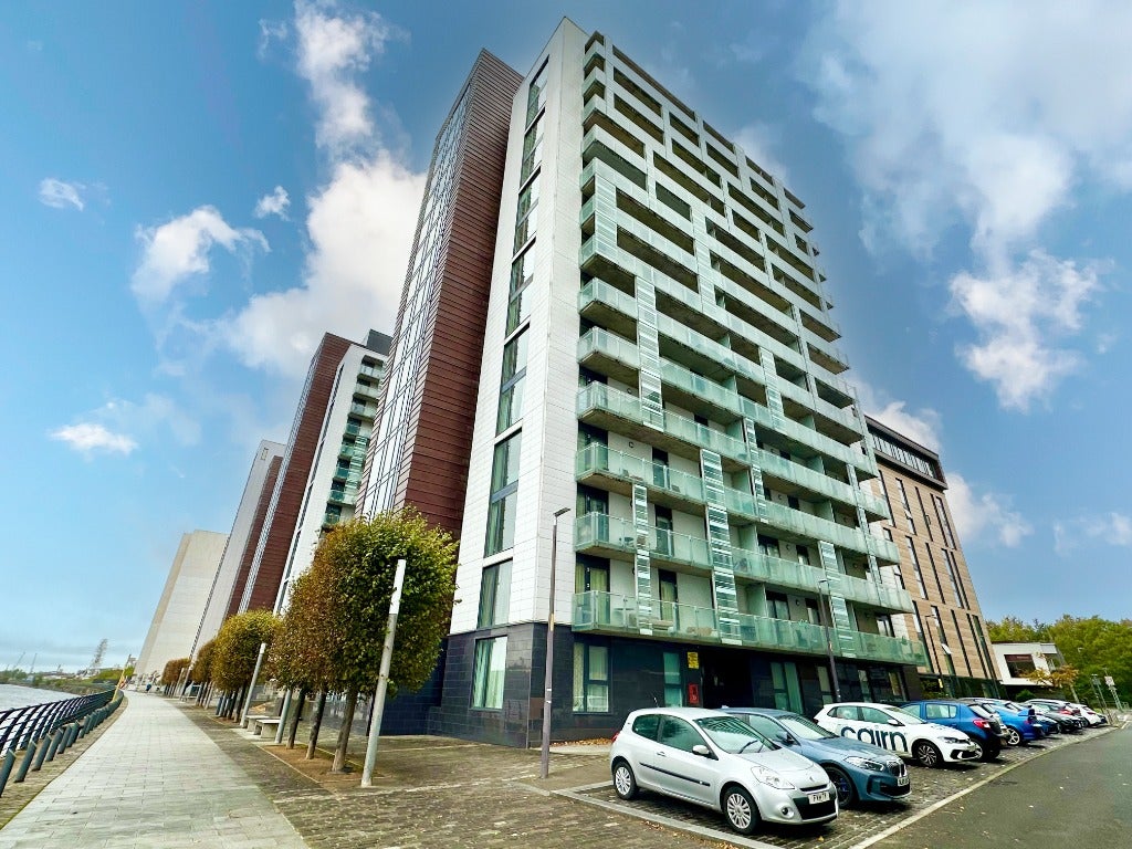 Flat Castlebank Place in Glasgow