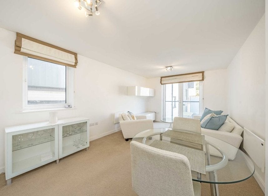 Flat Northdown Street in Greater London