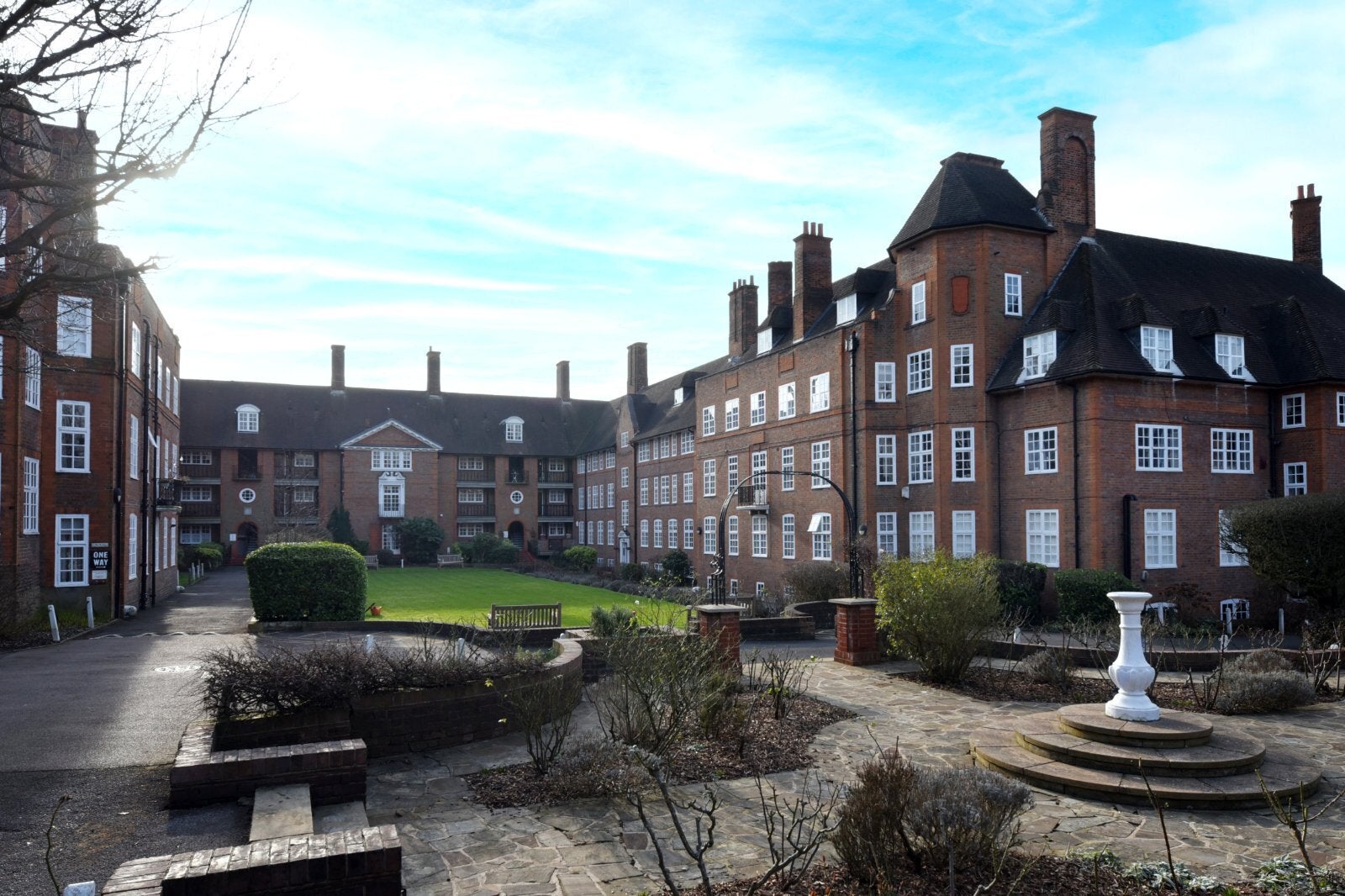 Flat Chandos Way in Greater London