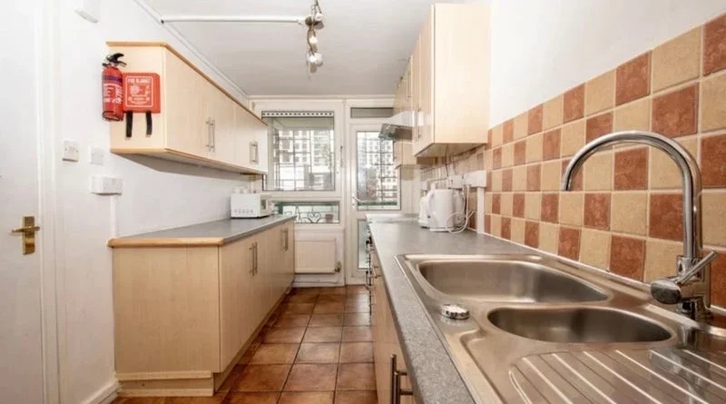 Room Balmes Road in Greater London