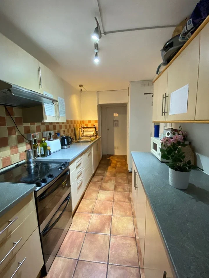 Room Balmes Road in Greater London