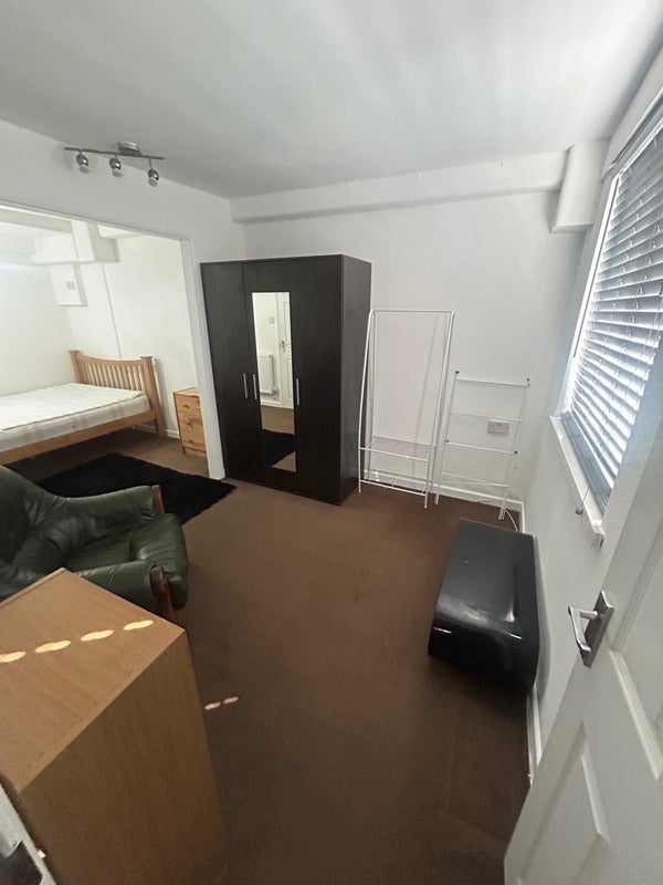 Room Newington Barrow Way in Greater London
