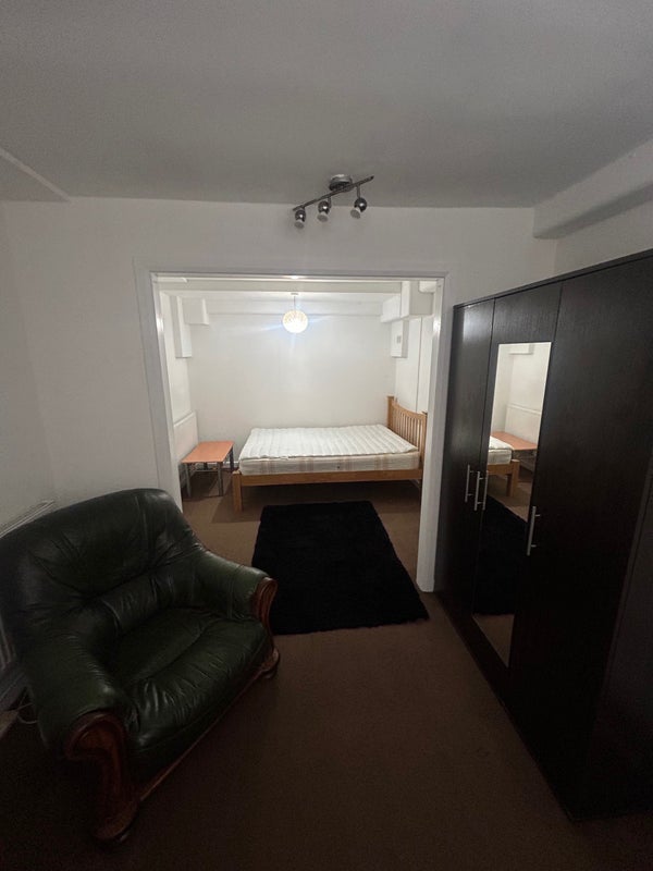 Room Newington Barrow Way in Greater London