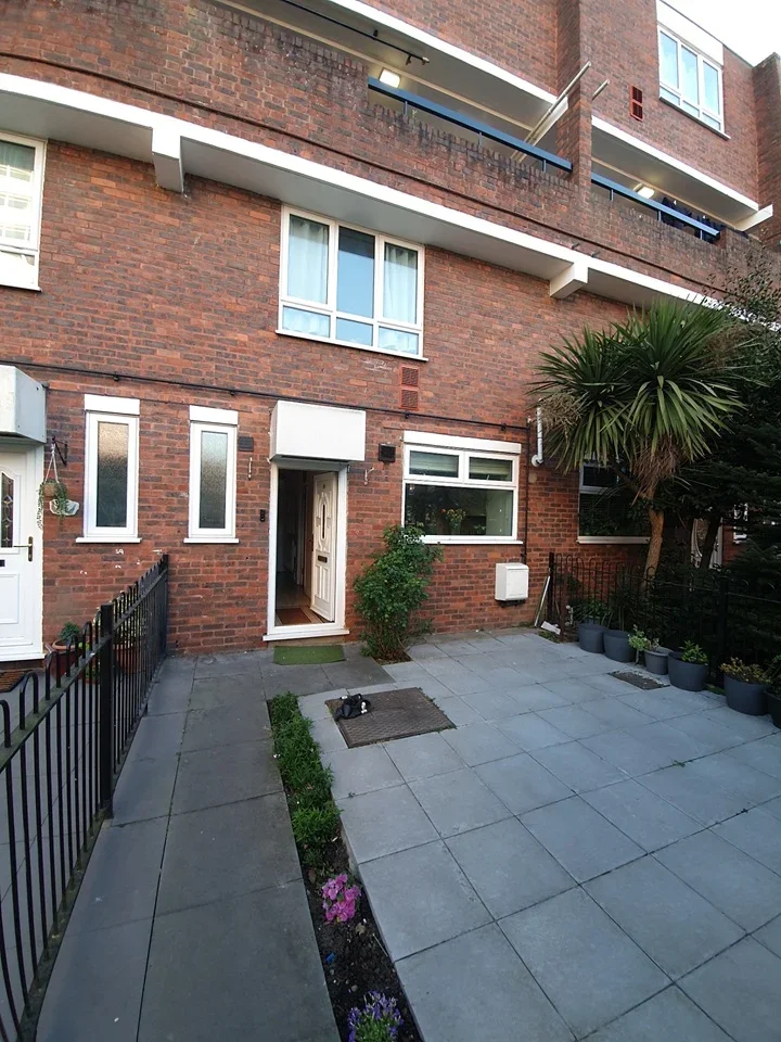 House Benson Close in Greater London