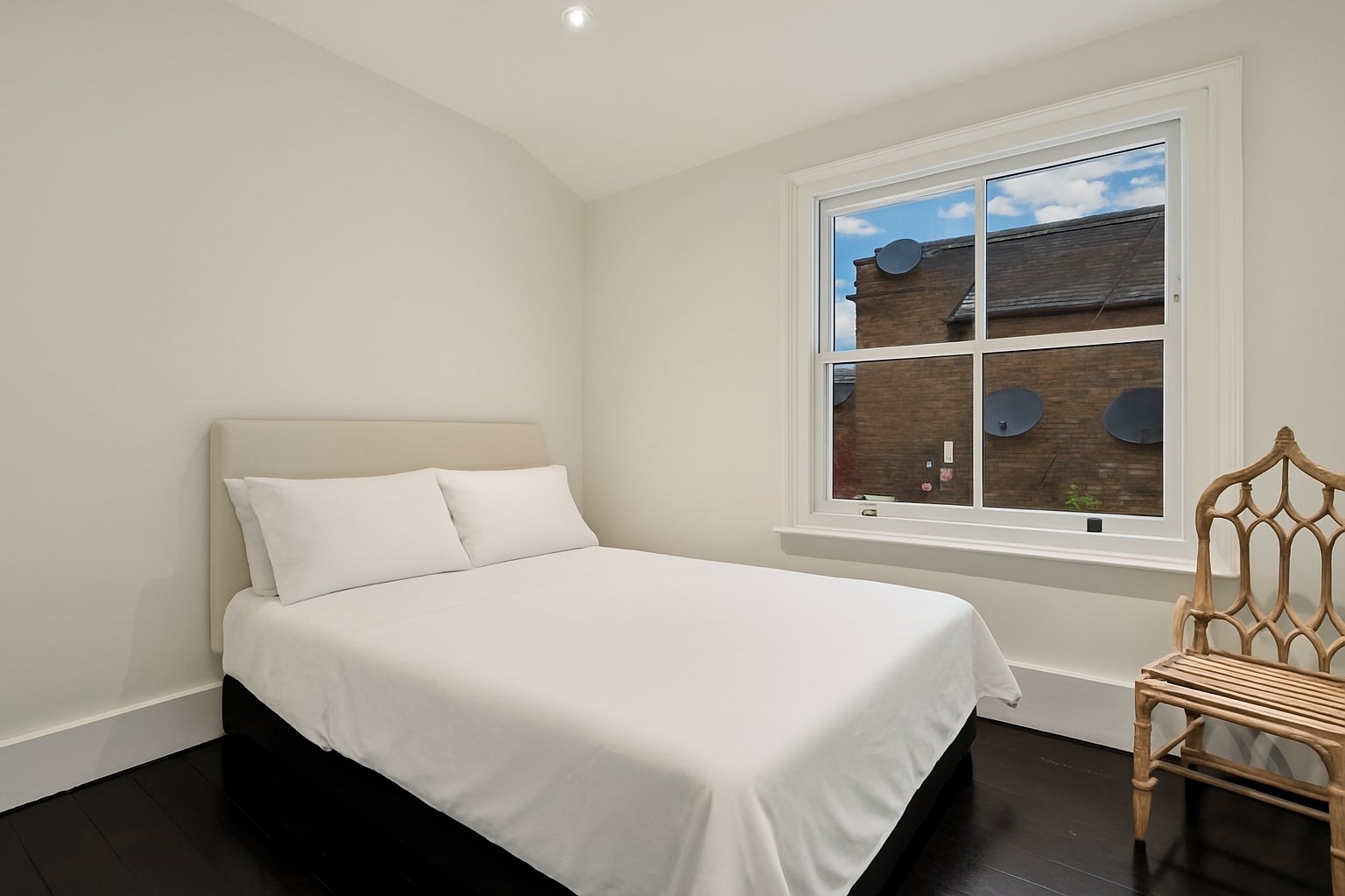 Flat Portobello Road in Greater London