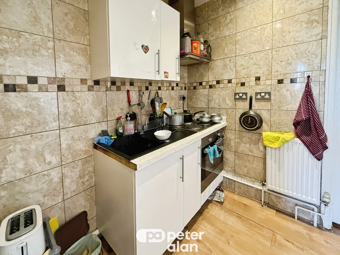 Flat Caerphilly Road in Cardiff