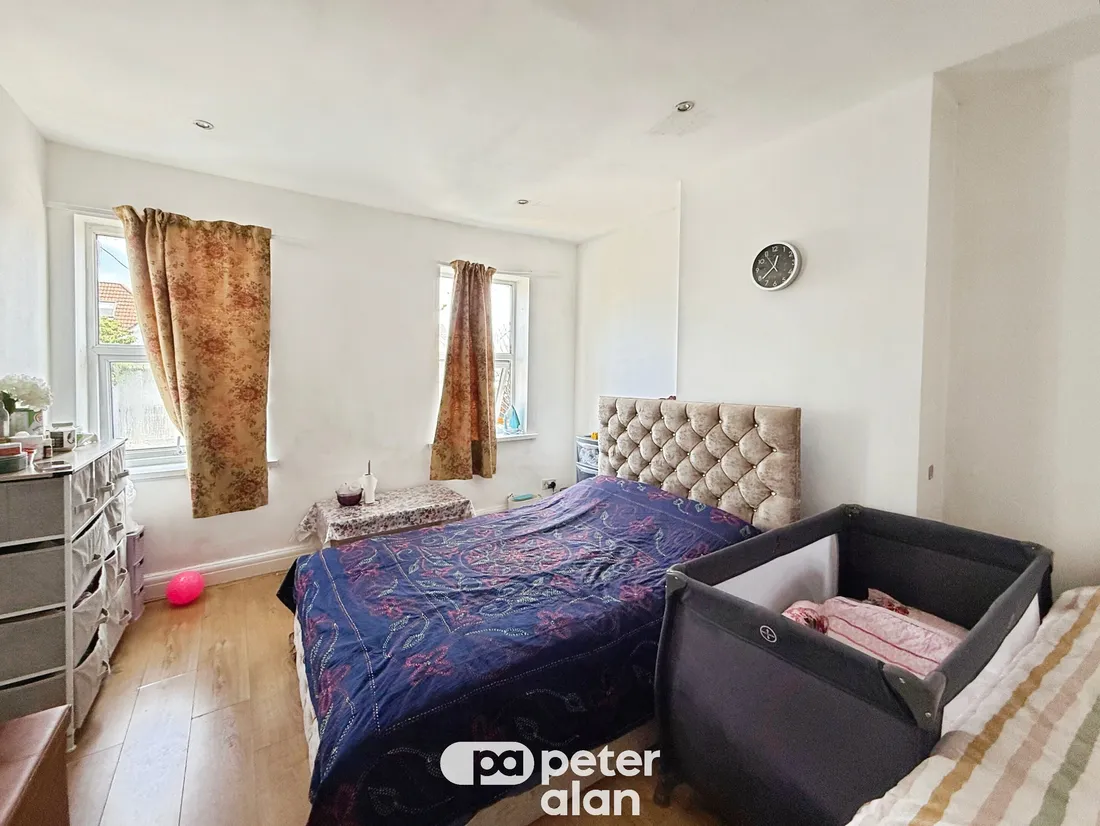 Flat Caerphilly Road in Cardiff