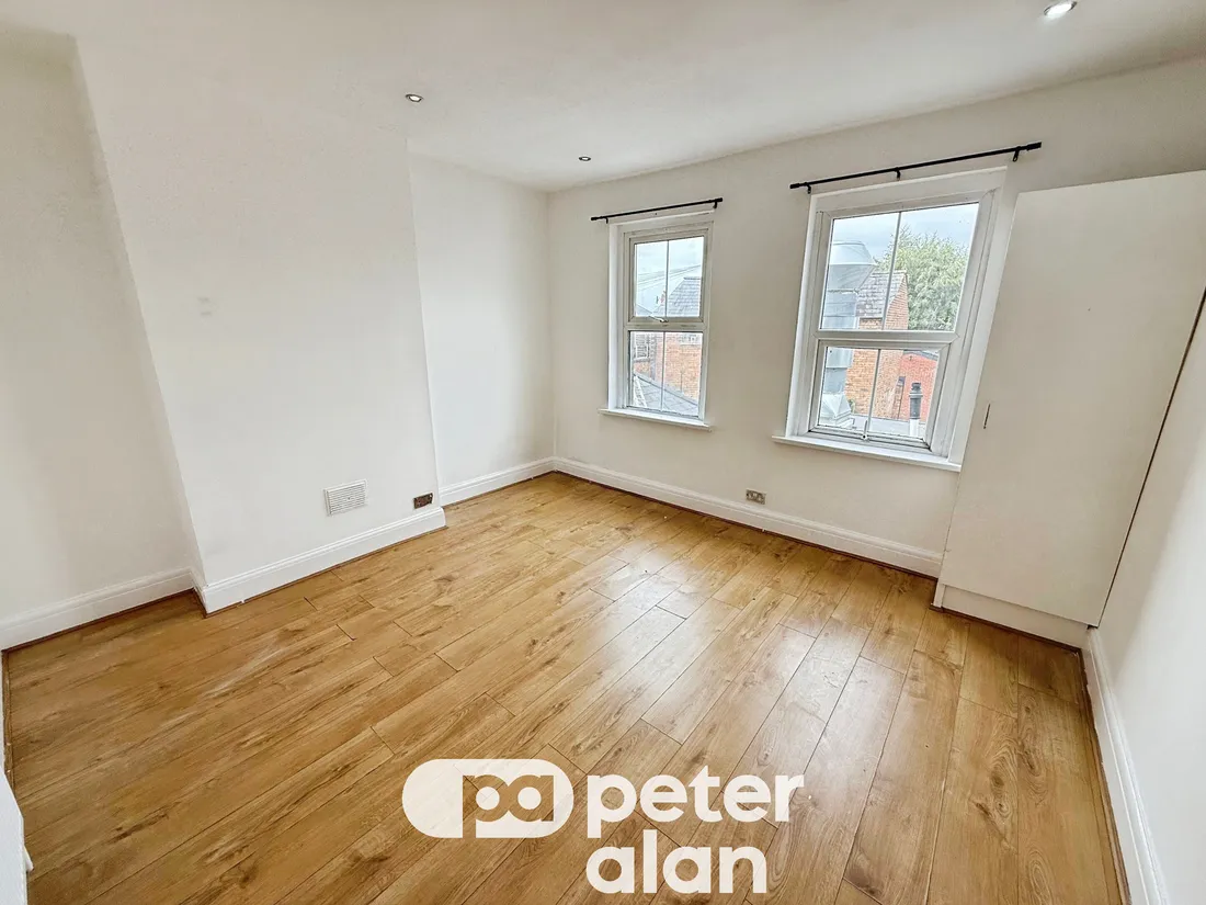 Flat Caerphilly Road in Cardiff