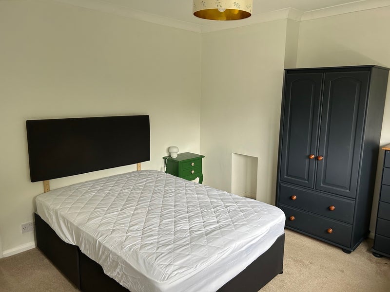 Room Heol Penlan in Cardiff