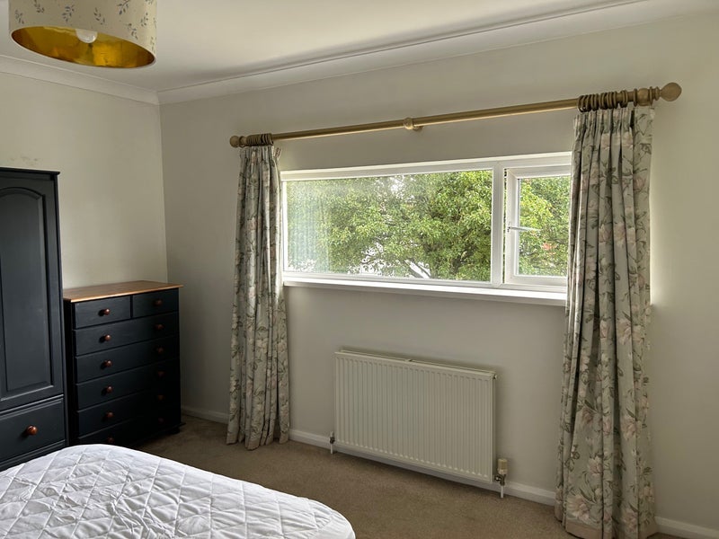 Room Heol Penlan in Cardiff