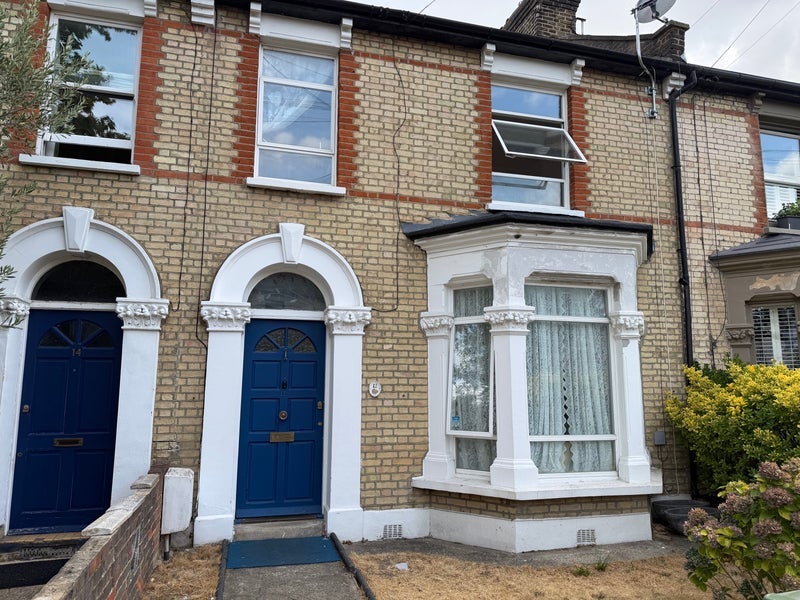 House Cumberland Road in Greater London