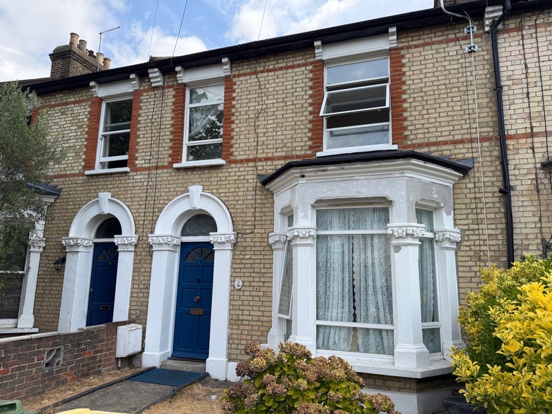 House Cumberland Road in Greater London