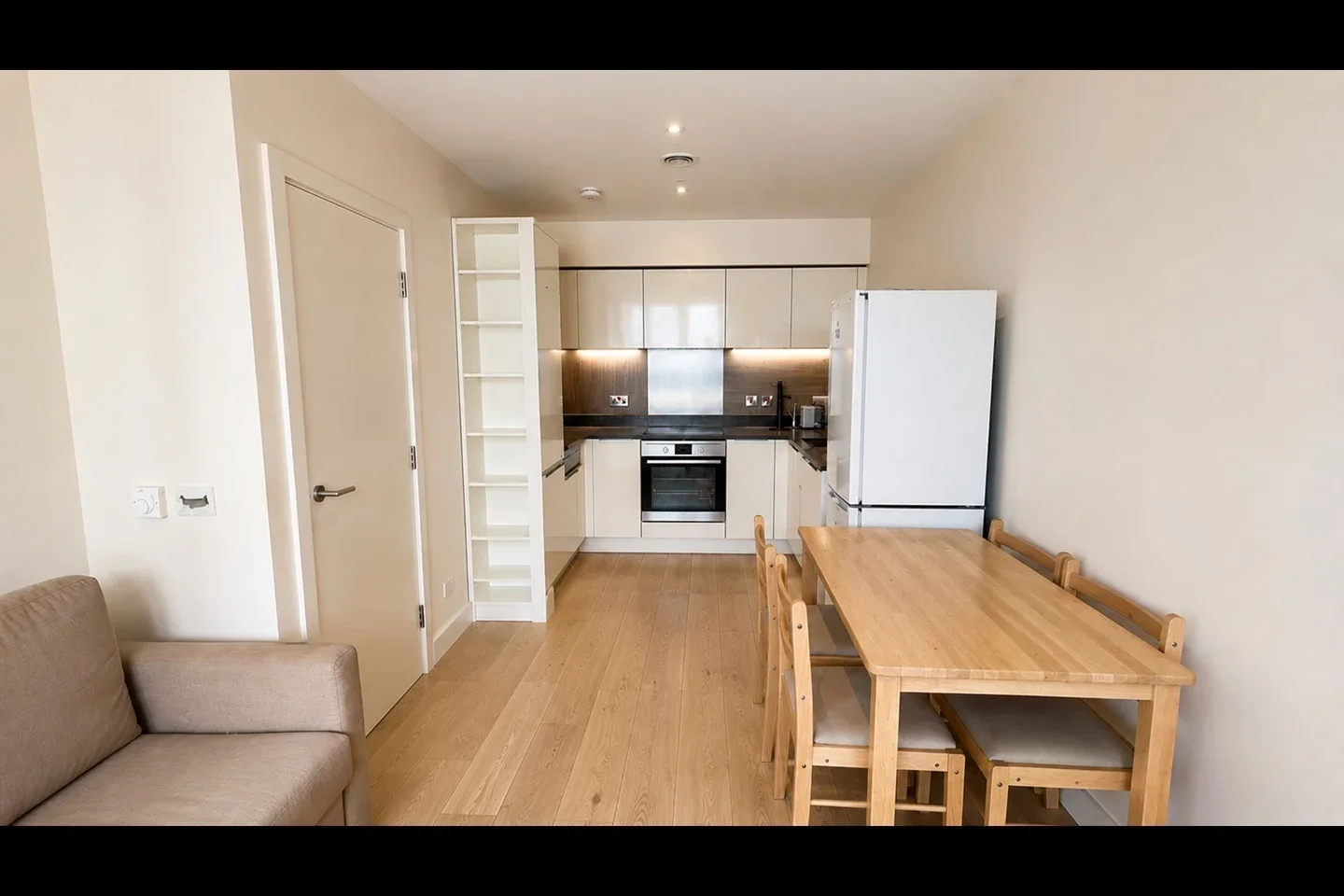 Flat Capitol Way in Greater London