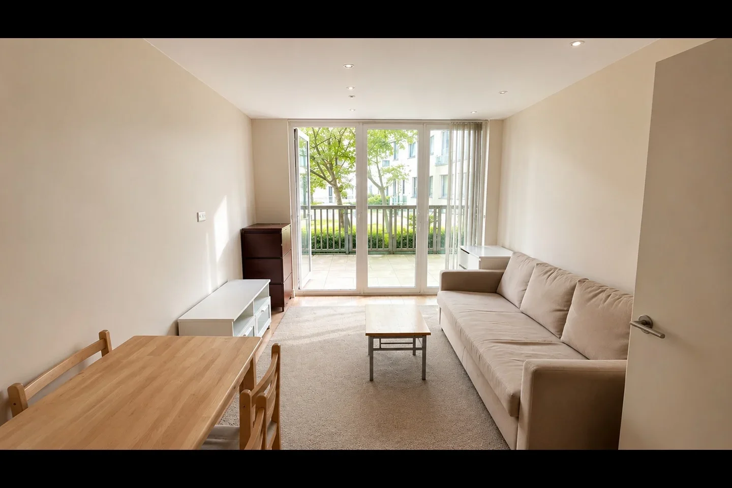 Flat Capitol Way in Greater London
