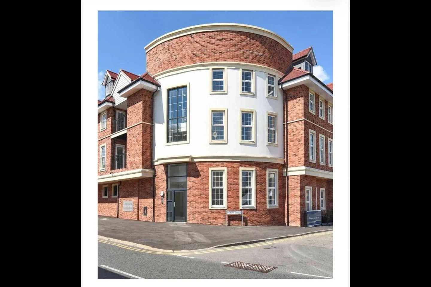 Flat Cross Street in Wokingham