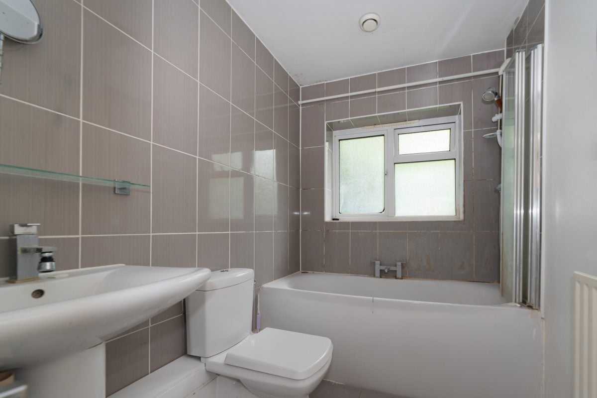 Flat Claire Court in Greater London