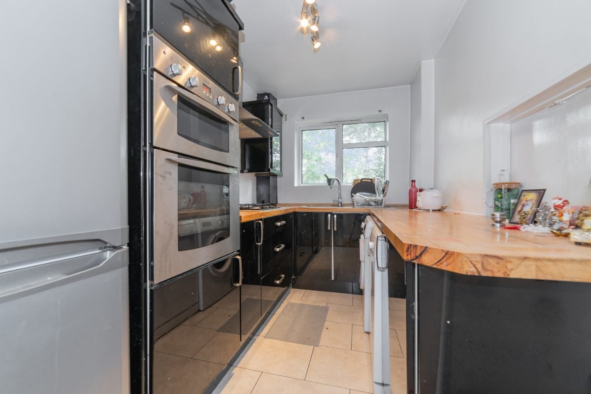 Flat Claire Court in Greater London