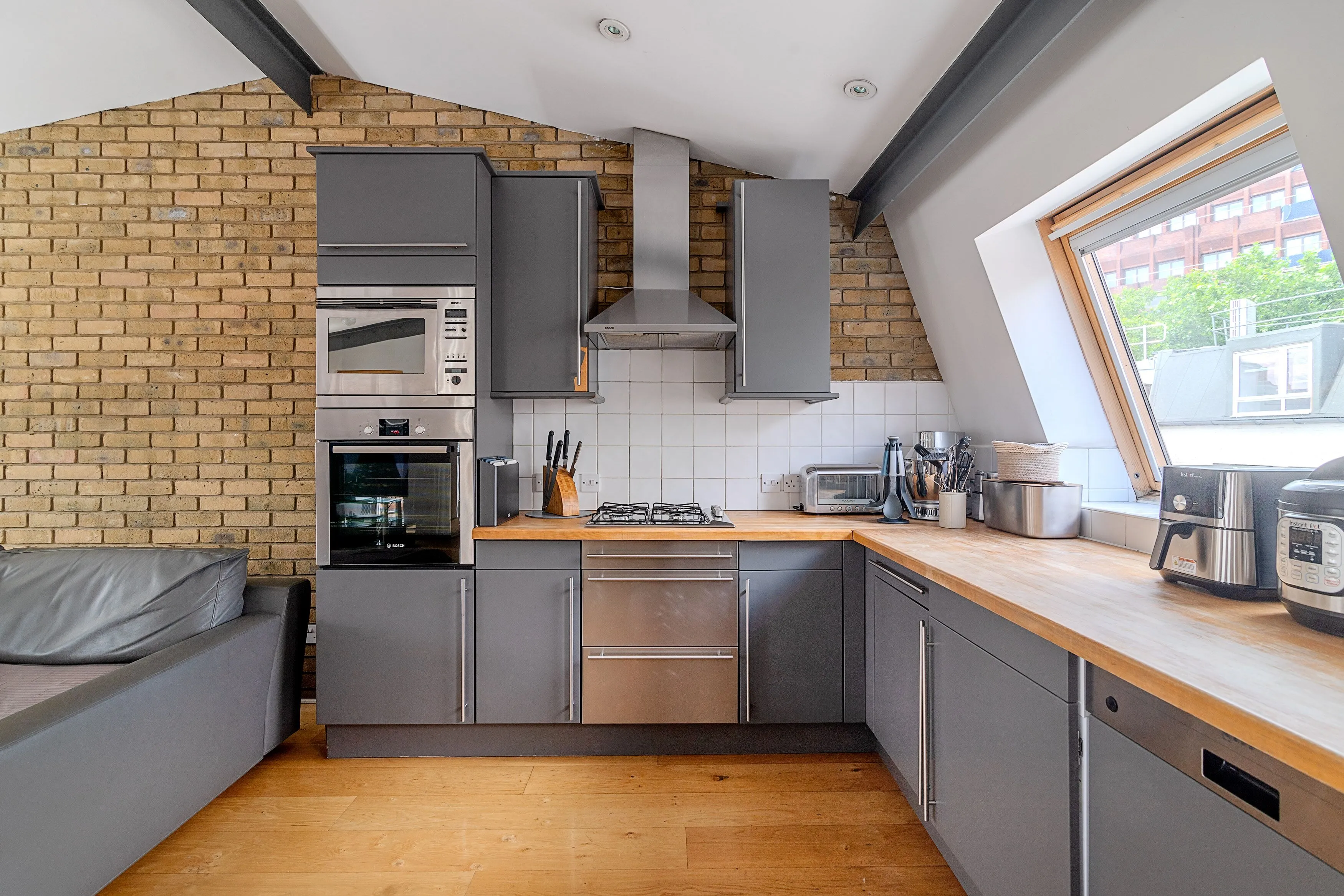 Flat Earlham Street in Greater London