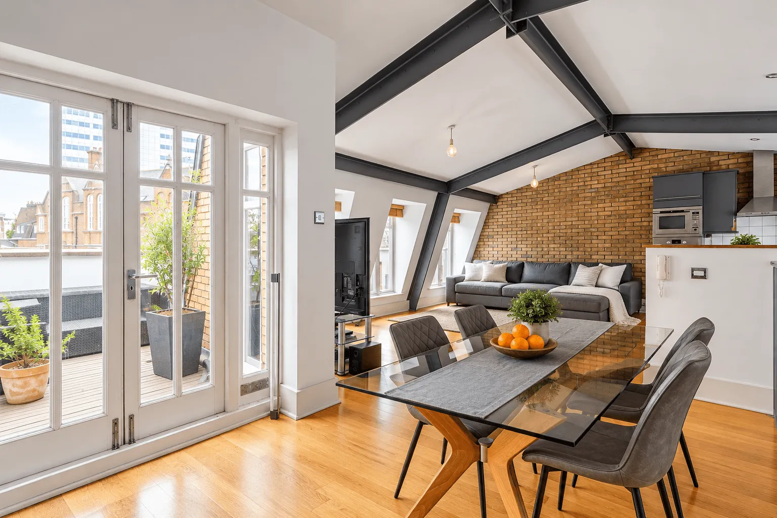 Flat Earlham Street in Greater London