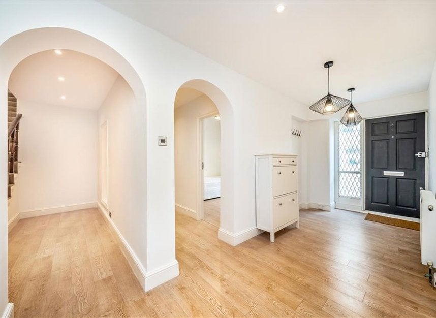 Flat Cornwall Gardens in Greater London
