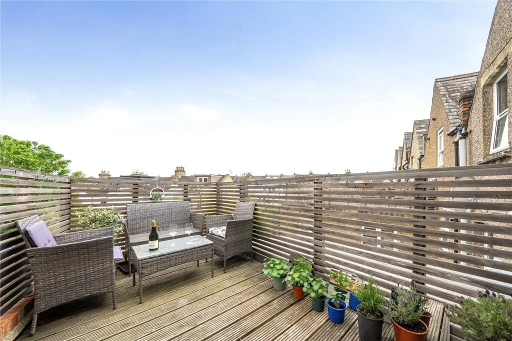 Room Champion Crescent in Greater London