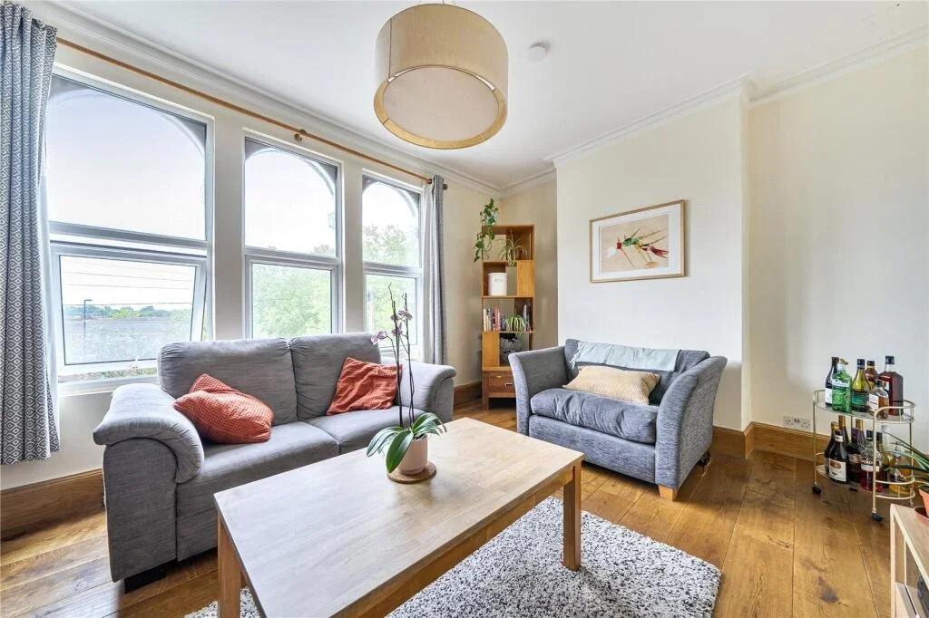 Room Champion Crescent in Greater London
