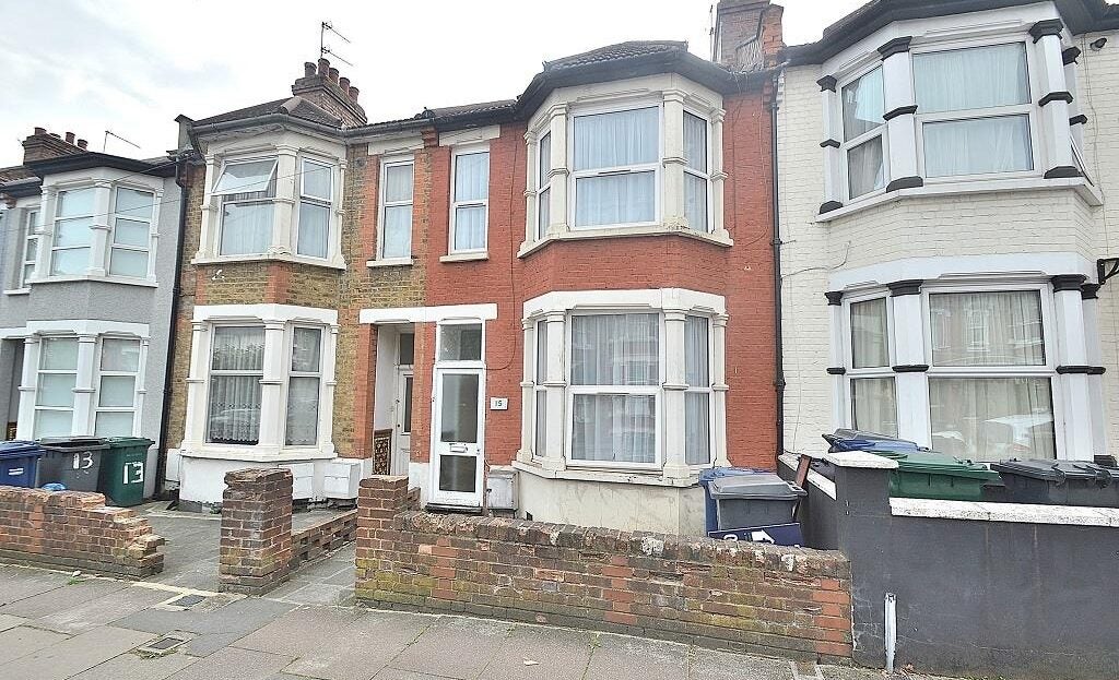House Squires Lane in Greater London