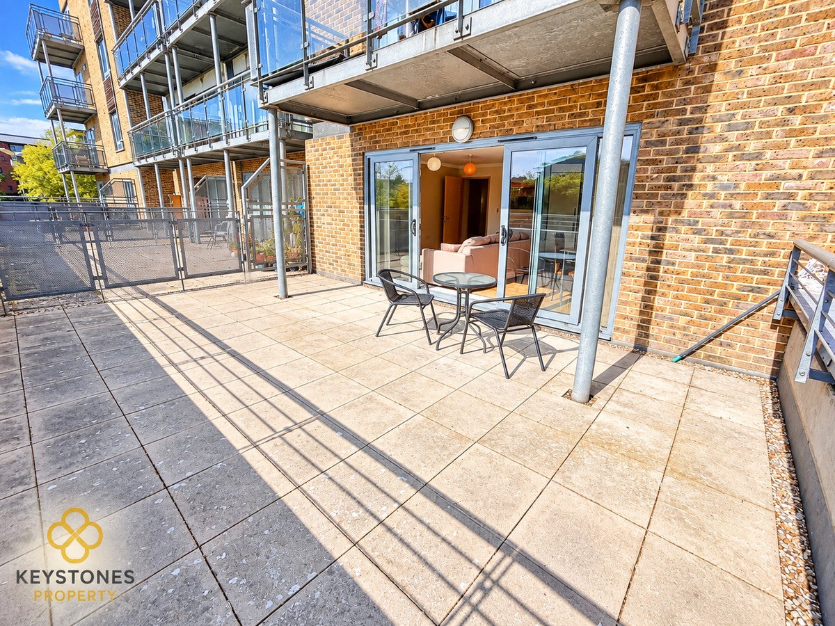 Flat Quayside Drive in Colchester