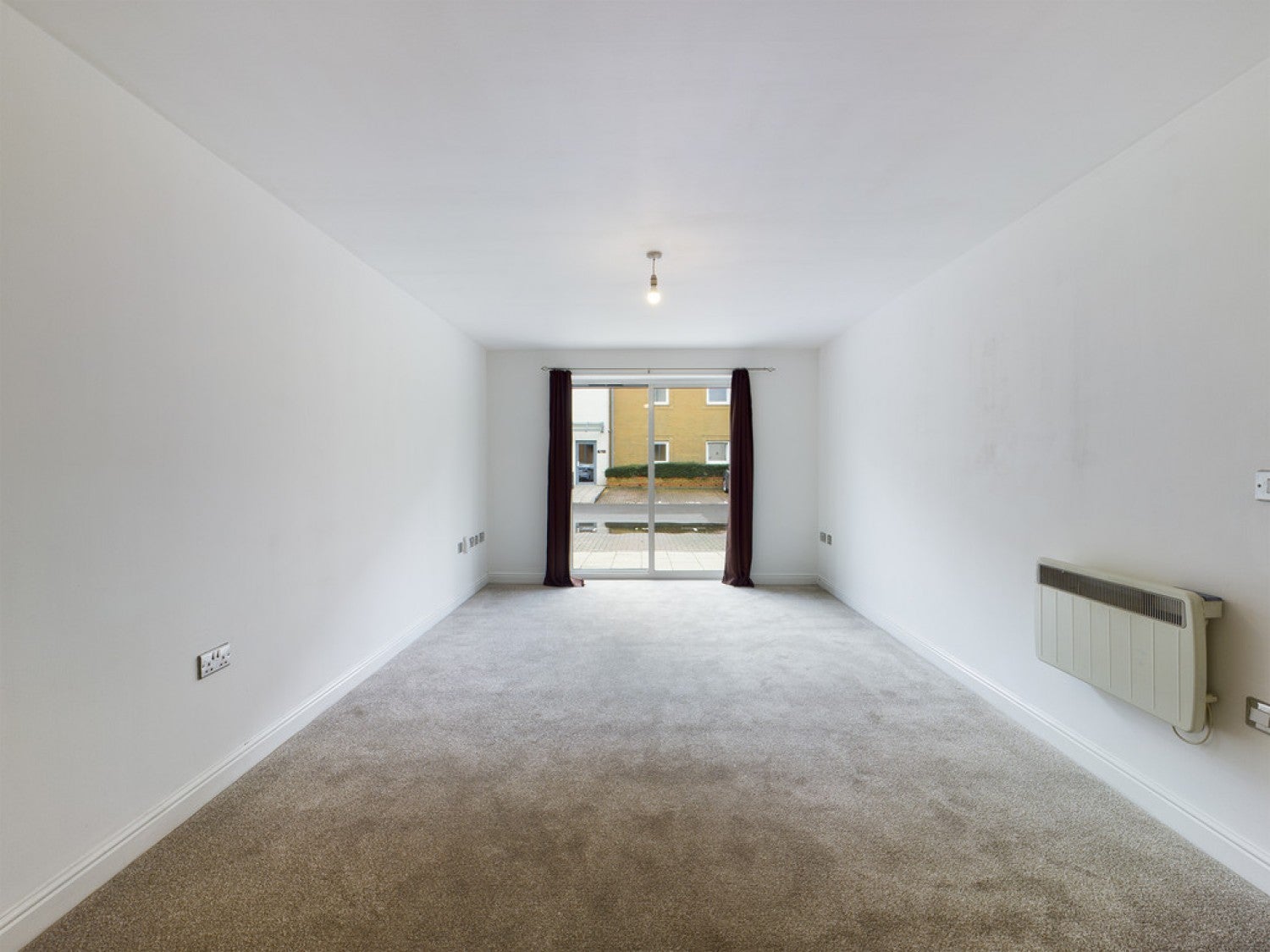 Flat Trafalgar Gardens in Crawley
