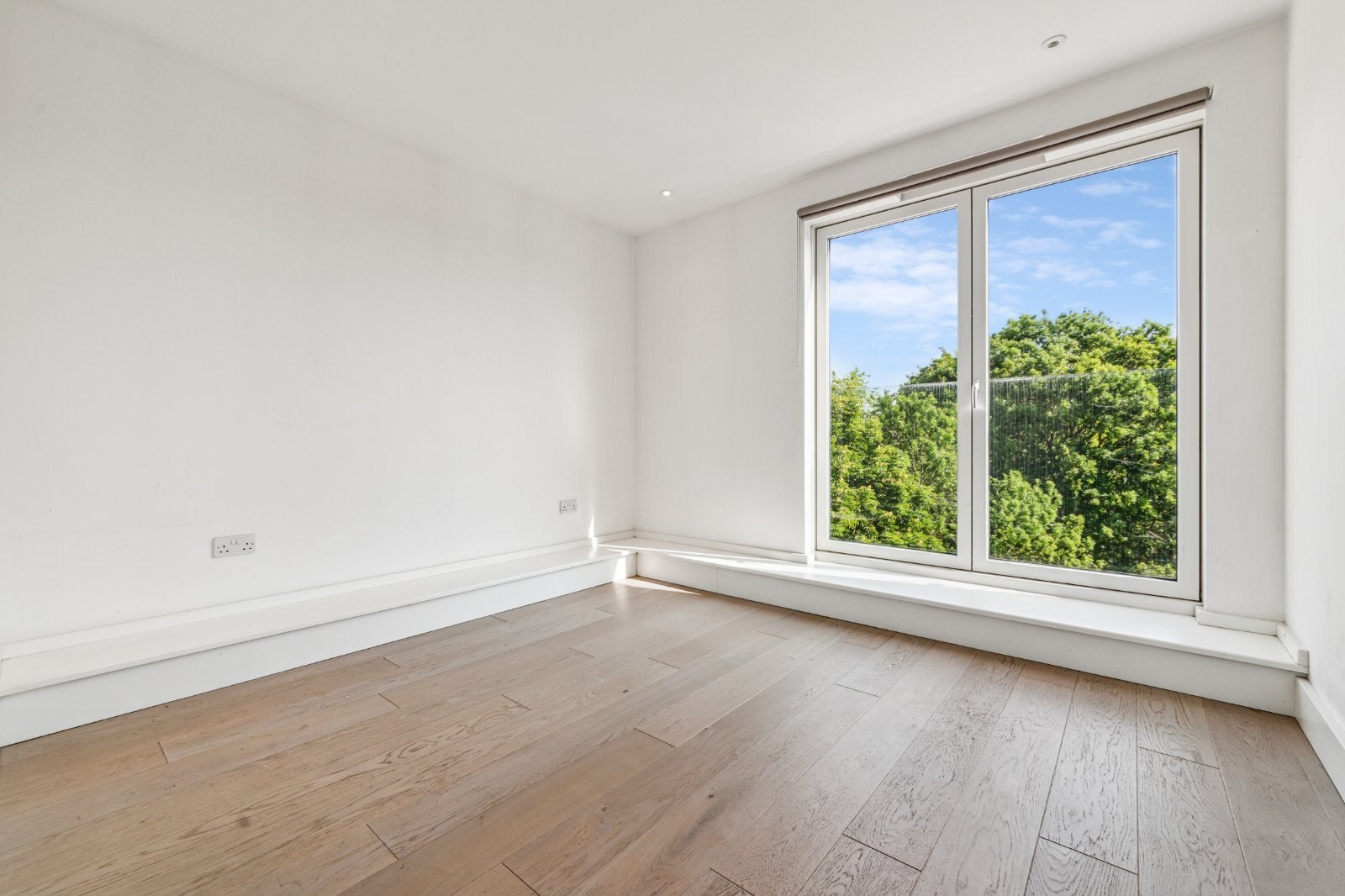 Flat Stewarts Road in Greater London