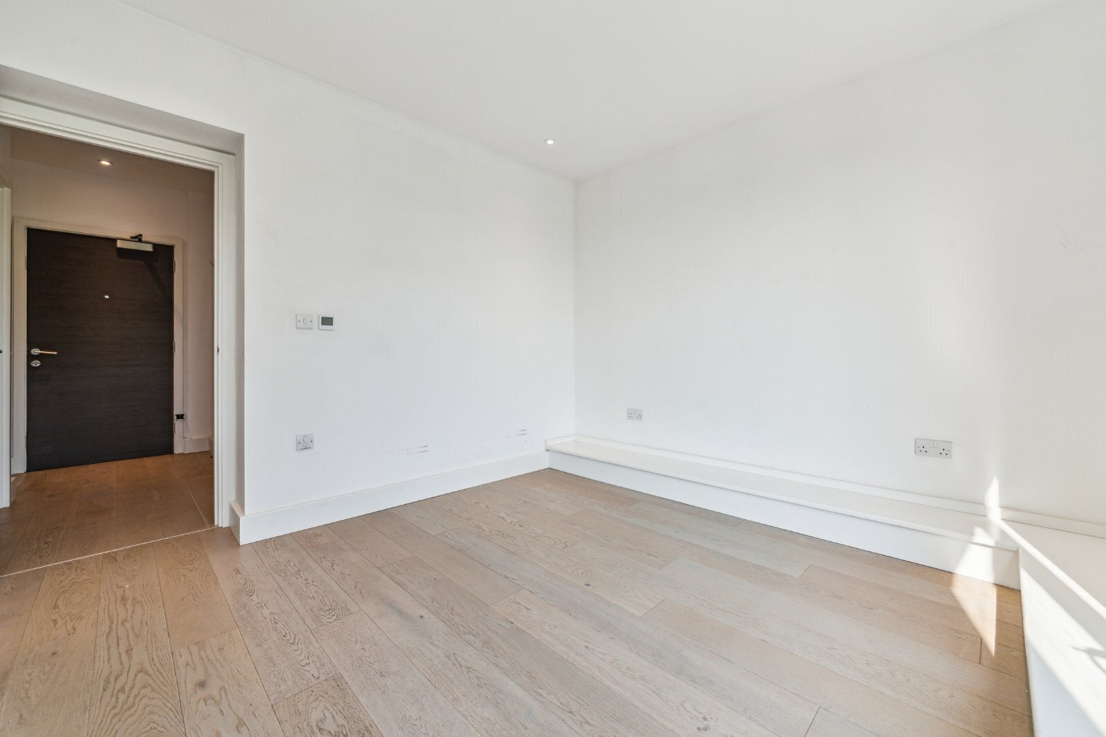 Flat Stewarts Road in Greater London