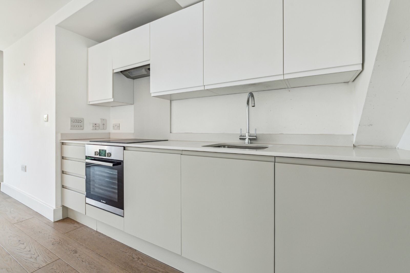 Flat Stewarts Road in Greater London