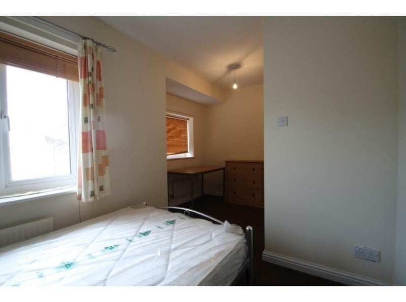 Room Bramwell Drive in Sheffield