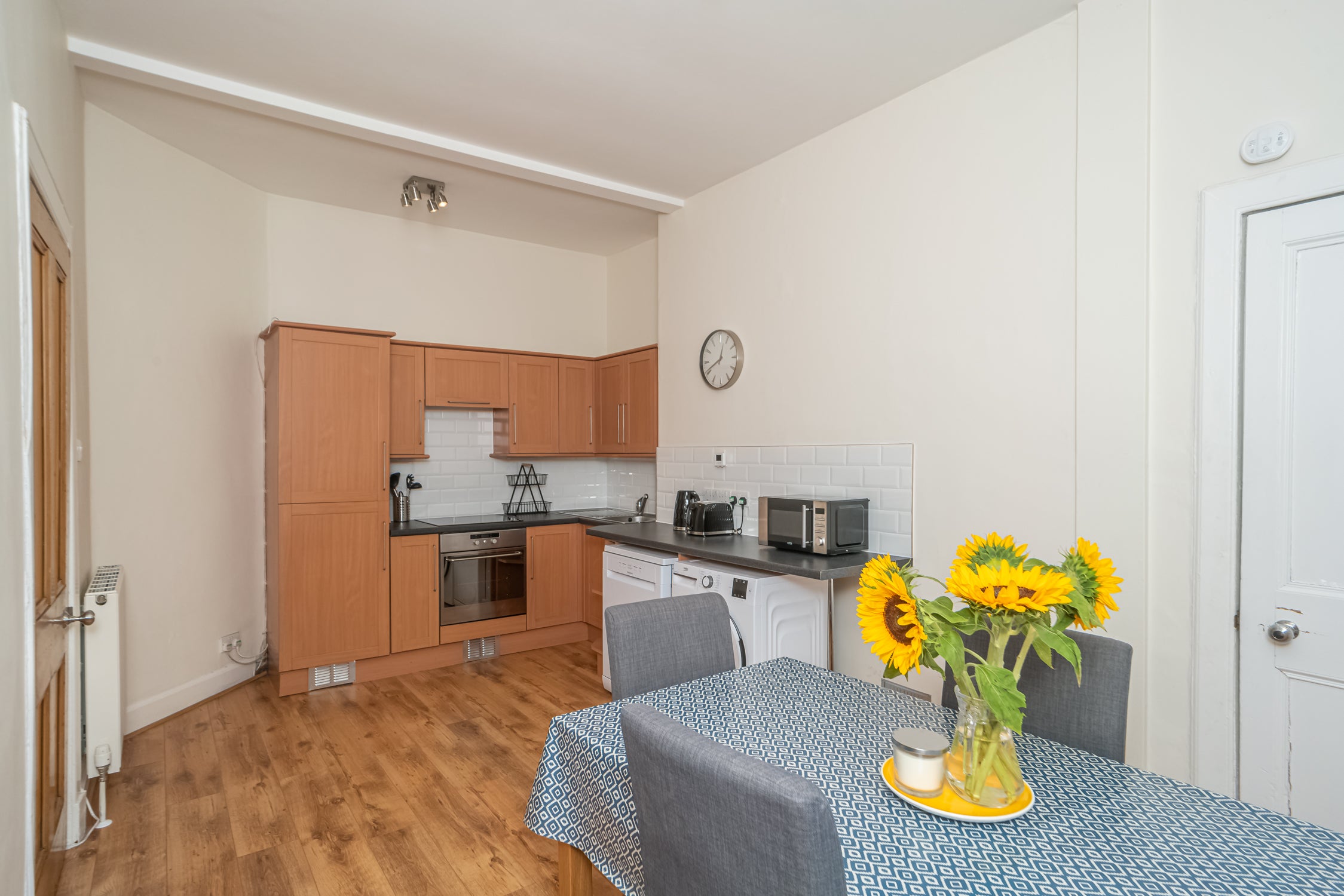 Flat Albion Place in City of Edinburgh