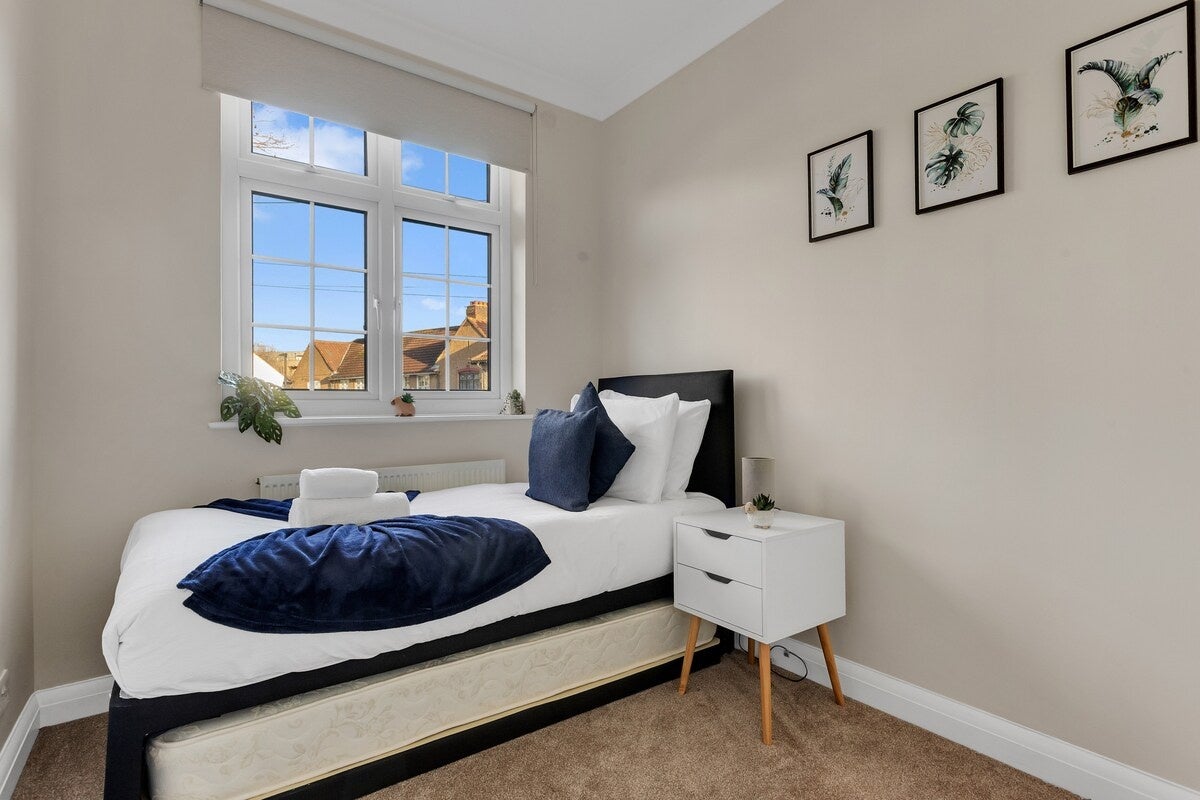 House Hesperus Crescent in Greater London