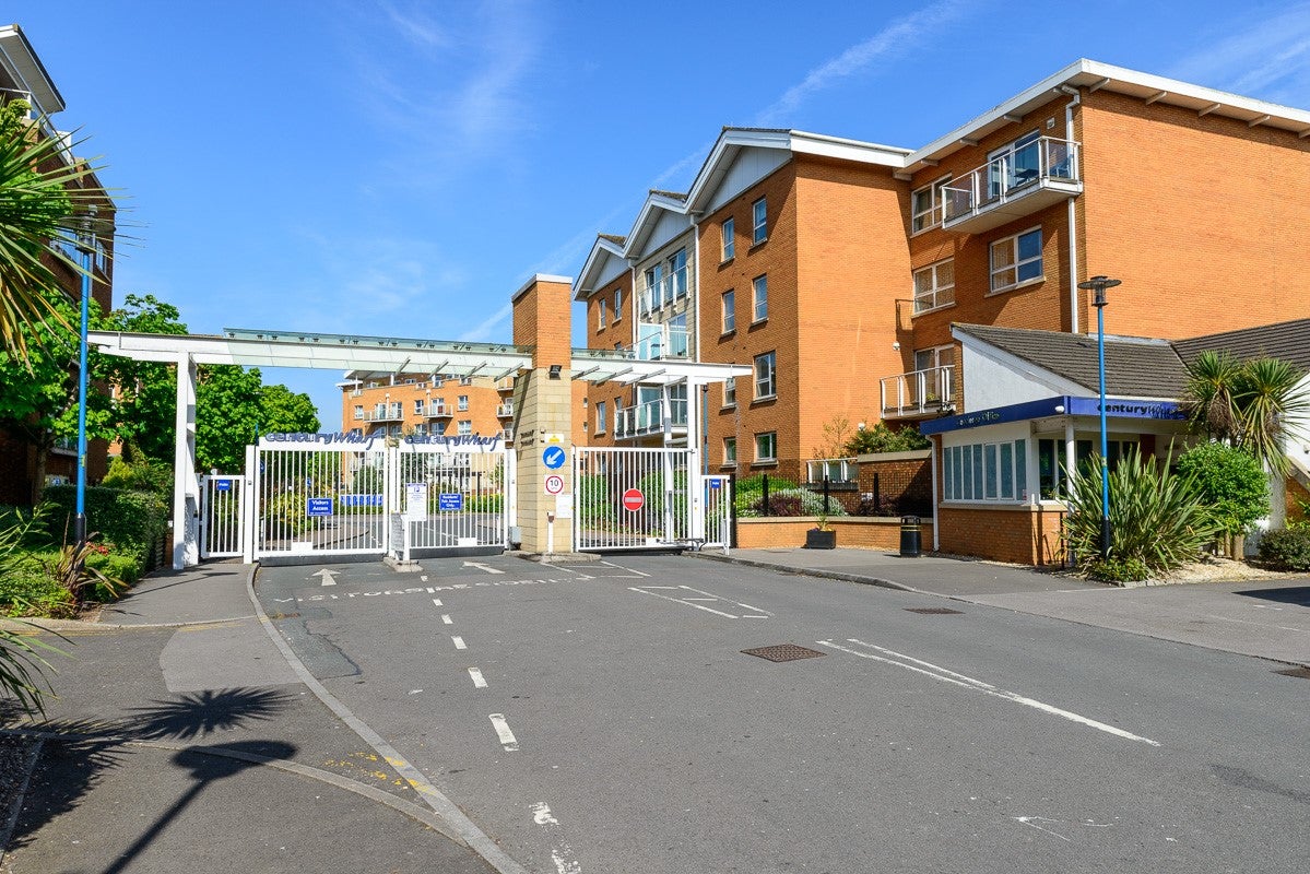 Flat Overstone Court in Cardiff