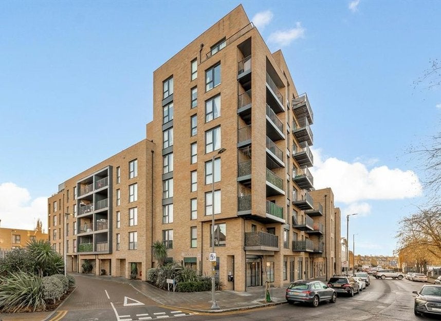 House Woodley Crescent in Greater London