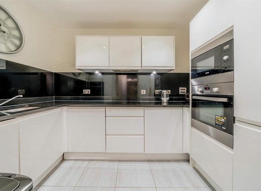 House Woodley Crescent in Greater London
