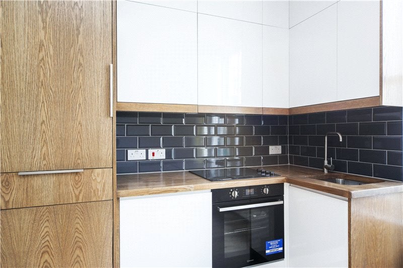 Flat Westbourne Park Road in Greater London