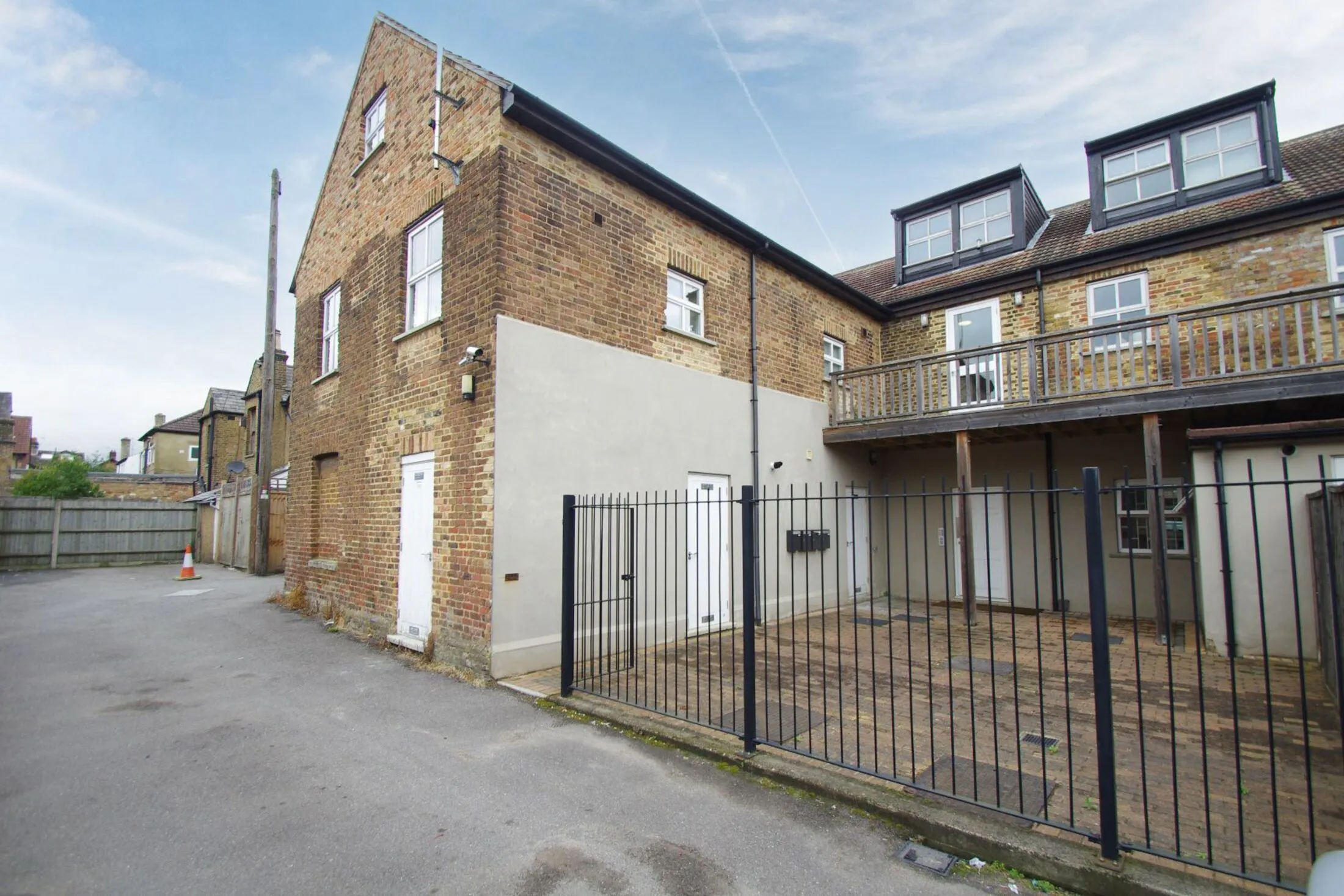 Flat Langley Road in Watford