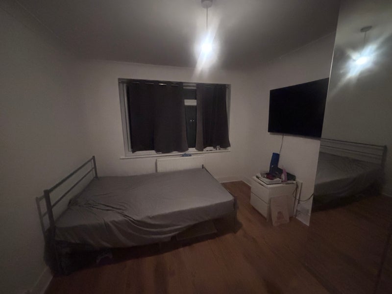 Room Westward Road in Greater London