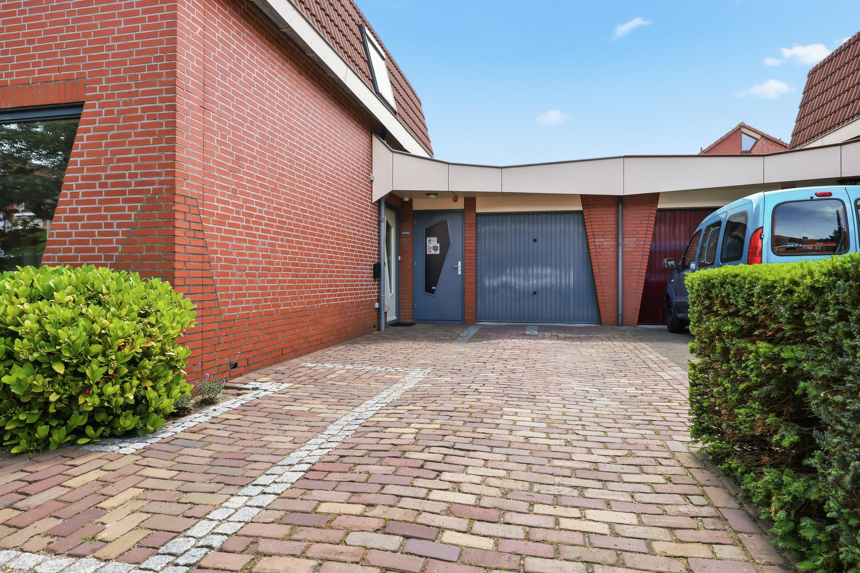 Twee-onder-één-kap te koop: Pastoors acker 53, Heemskerk
